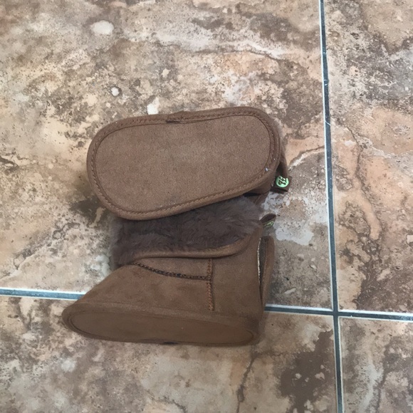 Furry Suede Boots 6-9 months - Picture 6 of 6